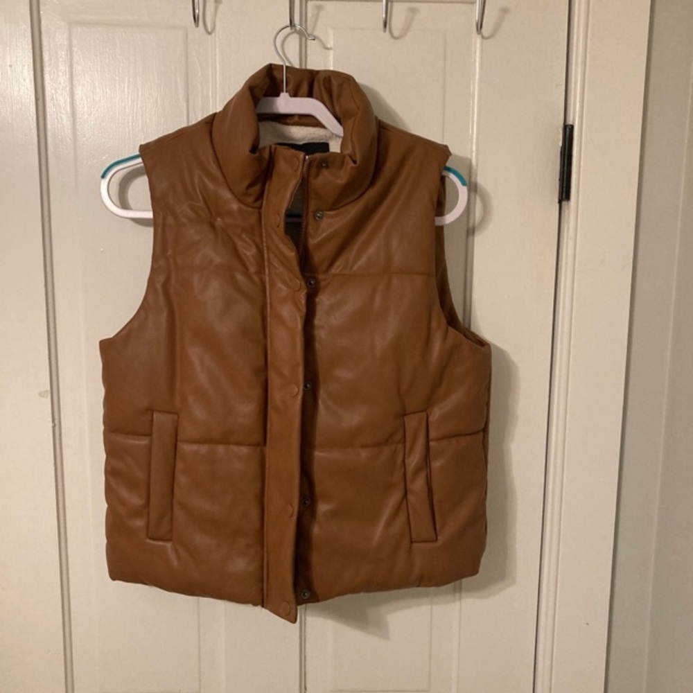 Fashion Nova Puffer Vest Large